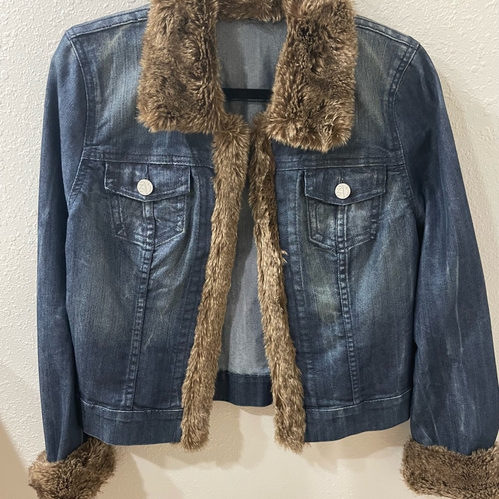 Women’s denim Jean jacket with faux fur Size M